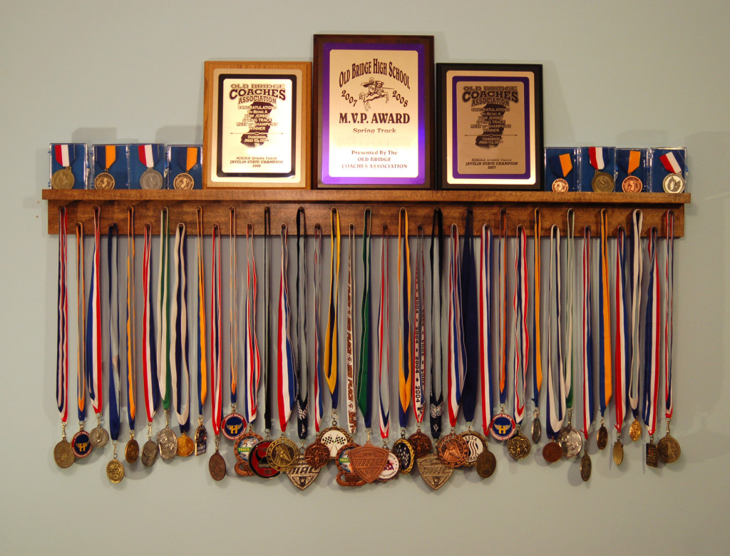 Award-Medal-Display-Rack-Plaque-Display-Trophy-Shelf-1024x780