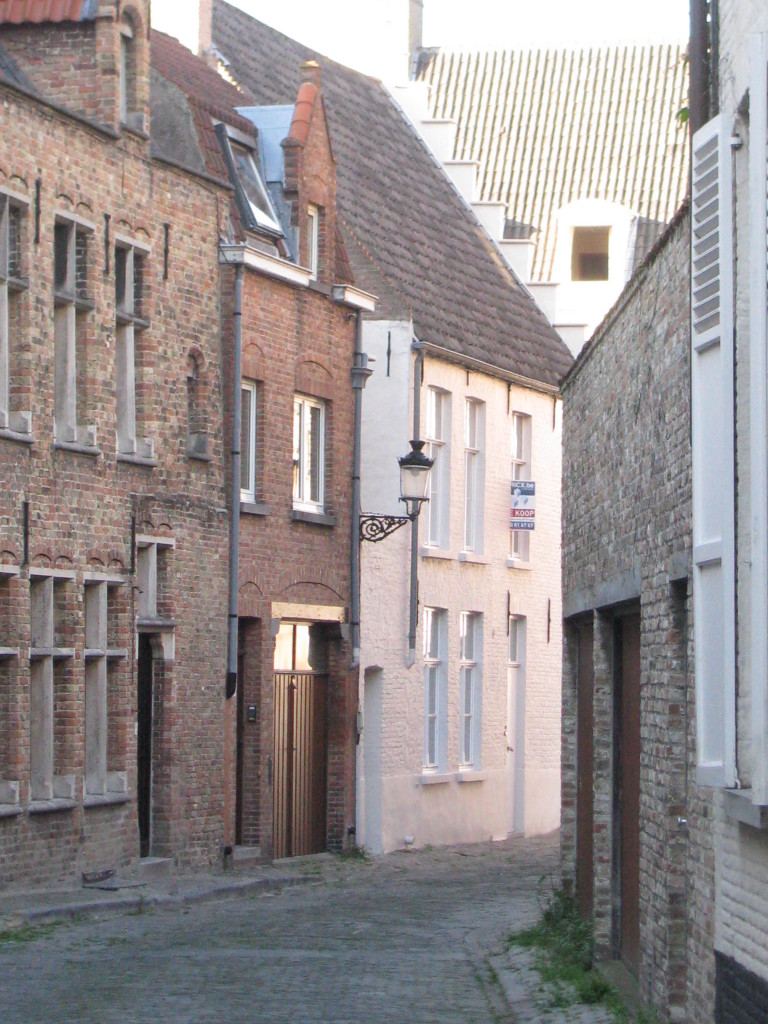 brugge-quiet-street